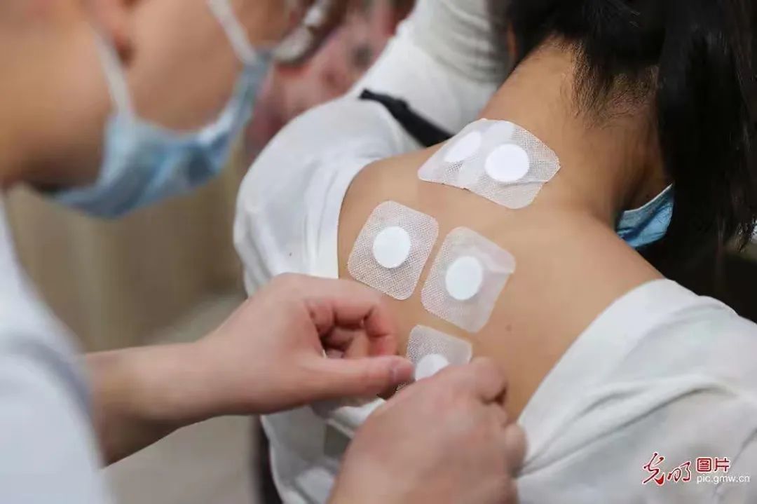 2、江西兒童貼三伏貼瘙癢灼痛，貼三伏貼前需要做什么檢查來(lái)判斷是否適合貼？